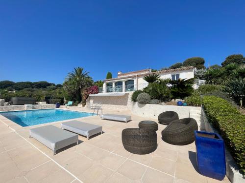Swimming pool, Luxe et calme avec vue mer panoramique a Antibes in Maure
