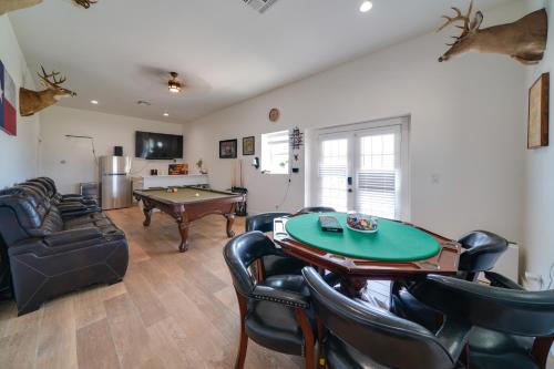 Texas Ranch Retreat Swim On-Site in Хондо (Техас)