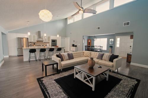 Sleeps 8-Pool-5 min to Universal! Spacious in Orlando, USA