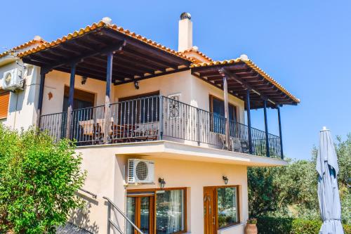 Apartments Villa L&M Skiathos near สนามบินภายในประเทศเกาะสเคียทอส