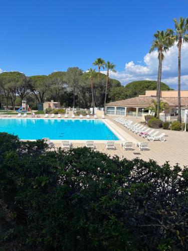 Swimming pool, Domaine de Valescure near Les Pins Parasols