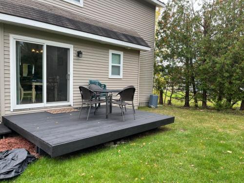 Beautiful House with Lake Access in Harbor Springs, USA