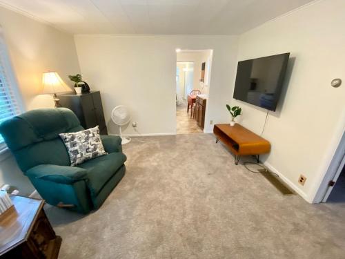 Convenient 2 Bedroom Home in TC in Traverse City, USA