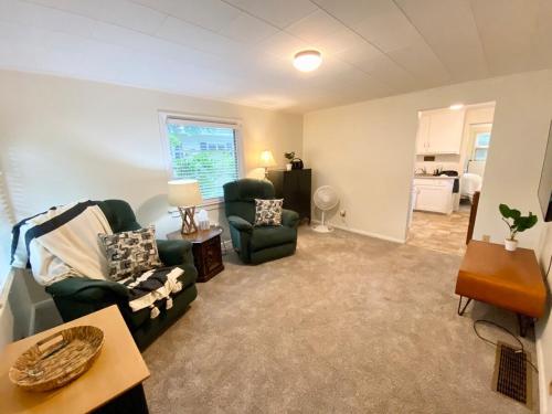 Convenient 2 Bedroom Home in TC in Traverse City, USA