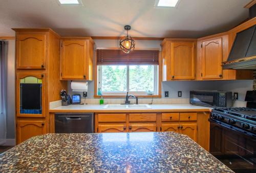 Spacious Leelanau home near the best of Michigan in Cedar, USA