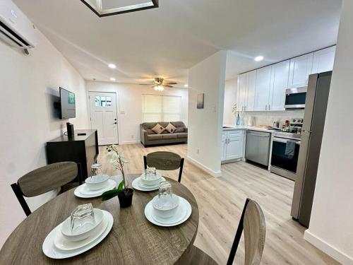 1BR & 1BA Houston Getaway in the Heart of Montrose near The Music Box Theater