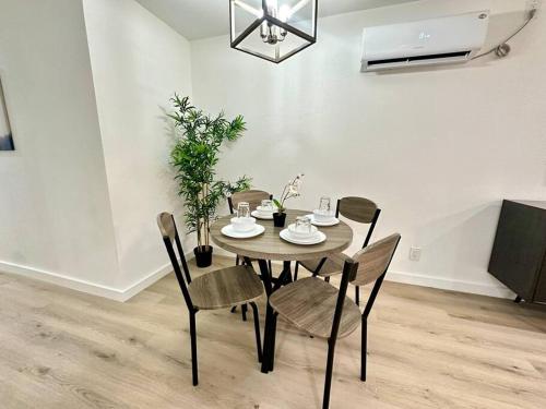 1BR & 1BA Houston Getaway in the Heart of Montrose near The Music Box Theater