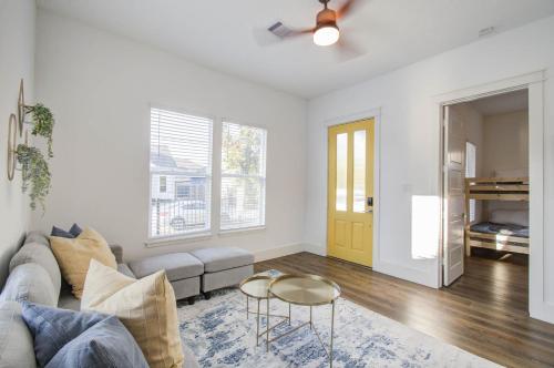 Historic Charm x Modern Amenities w 3BD 2BA Yard in Houston, USA