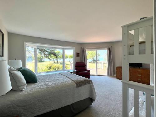 Private Beach Pool Table HUGE views gas grill