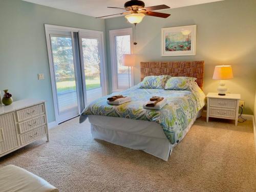 Private Beach Pool Table HUGE views gas grill