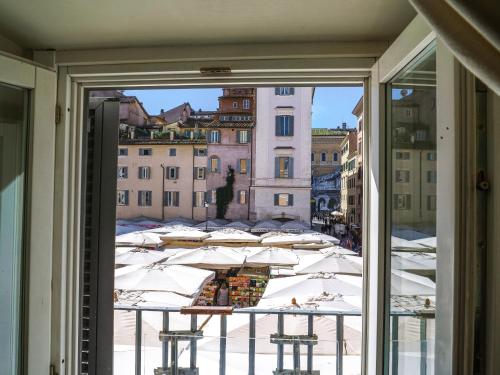 IREX Campo de Fiori - 3 bedrooms with View near Navona & Pantheon, Рим (фото 2)