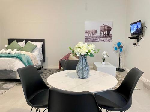 Sunningdale White House Accomodations Room Type - Double Room with Private Bathroom Sunningdale White House Accomodations Room Type - Double Room with Private Bathroom
