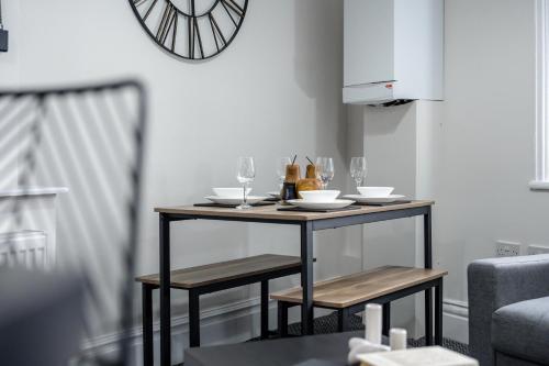 Anfield Cosy Stays - Close to Stadium - Sleeps 14, Liverpool (foto 11)