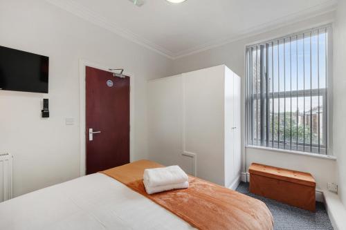 Anfield Cosy Stays - Close to Stadium - Sleeps 14, Liverpool (foto 10)