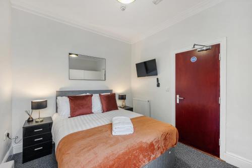 Anfield Cosy Stays - Close to Stadium - Sleeps 14, Liverpool (foto 3)