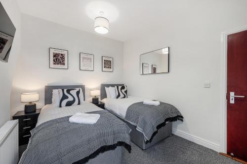Anfield Cosy Stays - Close to Stadium - Sleeps 14, Liverpool (foto 5)