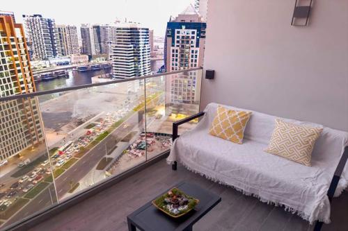 Exterior view, kinda Holiday Homes- Mag 318 Downtown in Dubai