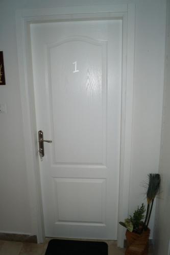 AMD Infinity Suites - image 9