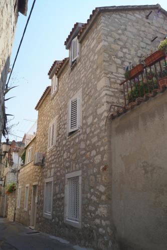 AMD Infinity Suites - image 4