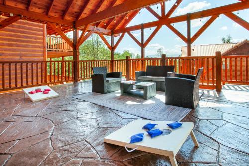 Grace Hideaway HUGE Sleeps20 Pool Hot Tub Games in Sevierville, USA