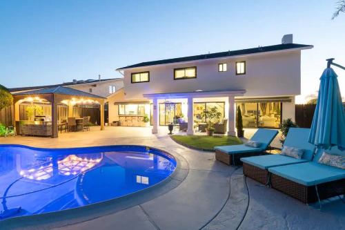 Designer Family Home with Resort-Style Oasis in San Diego, USA