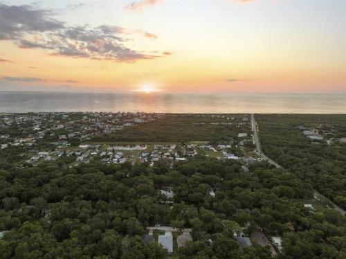 Home Walk to Beach, Biking,Golf,Games, Firepit in Palm Coast, USA