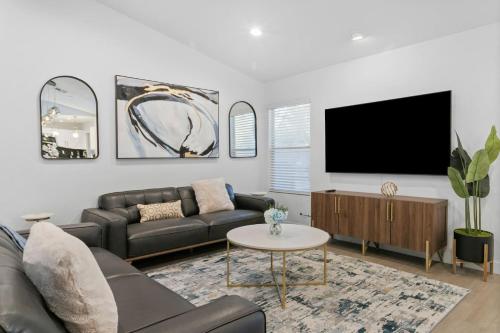 Stylish 4BR with New Pool by Craig Park, Las Vegas (photo 3)