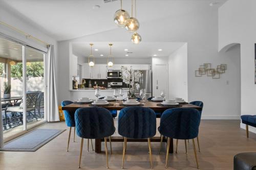 Stylish 4BR with New Pool by Craig Park, Las Vegas (photo 6)