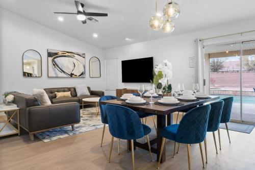 Stylish 4BR with New Pool by Craig Park - main image