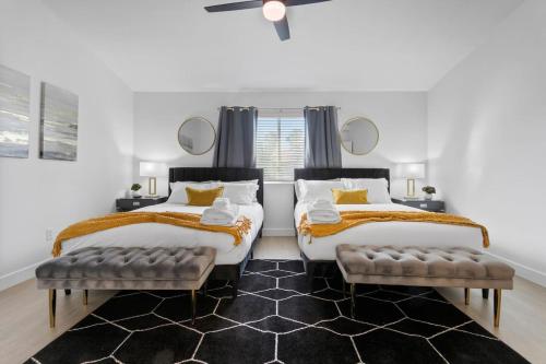 Stylish 4BR with New Pool by Craig Park - image 14