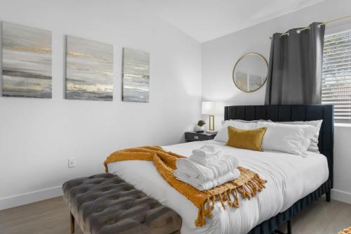 Stylish 4BR with New Pool by Craig Park - image 13