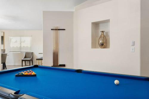 4BR Getaway with Pool and Billiard - image 14