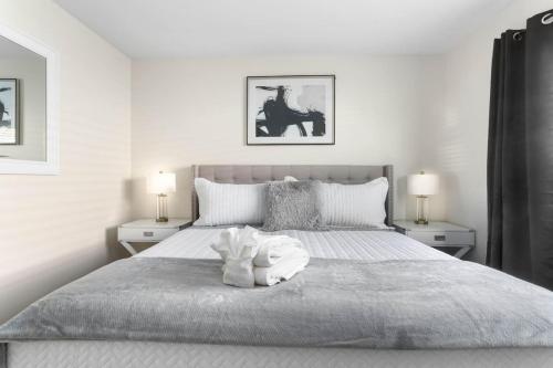 4BR Getaway with Pool and Billiard - image 10