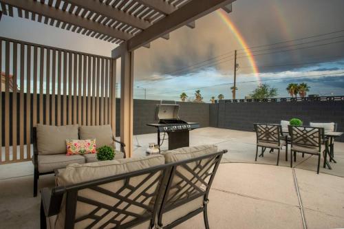 Fantastic 4BR with Pool and Games - image 9