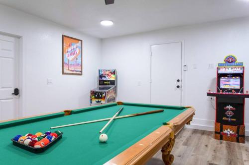 Spacious 5 BR Home with Games and Spa, Las Vegas (foto 3)