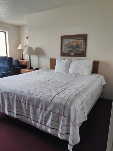 Americas Best Value Inn and Suites International Falls - main image