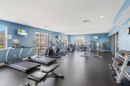 Family Friendly Deluxe 2 Bedroom Condo Only 25 mins to Soho