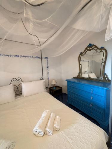 1 double bed, 1 twin bed