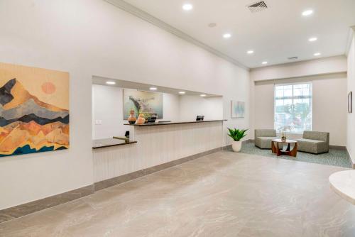 Best Western Plus Crossroads Inn & Suites in Zion Crossroads, USA