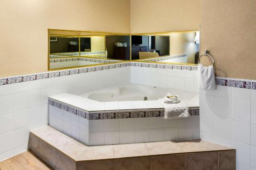 Spa, 奧索尤斯貝斯特韋斯特優質套房酒店 (Best Western Plus Osoyoos Hotel & Suites) in 歐莎約 (BC)