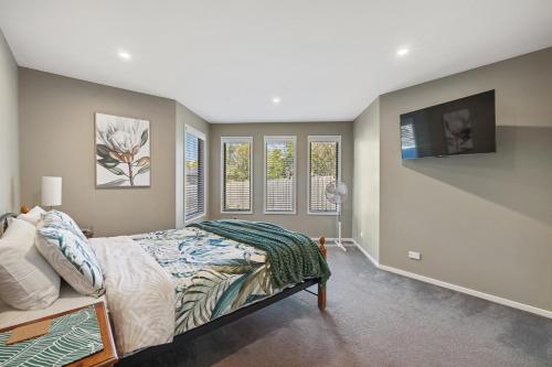 Three-Bedroom Apartment image 6