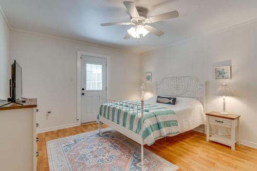 Riverside Dreams -golfcart-views-screened porch in ไพนีย์พอยต์ (แมรีแลนด์)