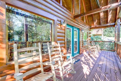 Smoky Mtn Retreat with Hot Tub Less Than 2 Mi to Pigeon Forge - image 6