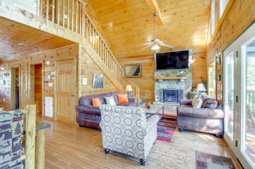 Smoky Mtn Retreat with Hot Tub Less Than 2 Mi to Pigeon Forge - image 11