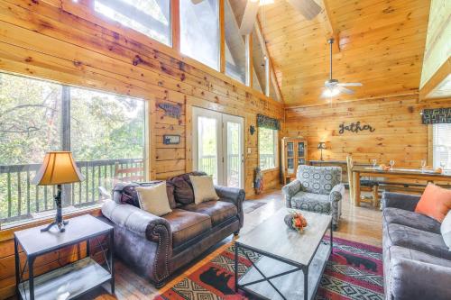 Smoky Mtn Retreat with Hot Tub Less Than 2 Mi to Pigeon Forge - image 6