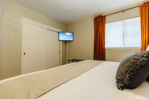 Centrally Located 2 King Bed Midtown Memphis 2362