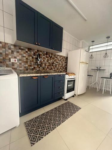 Apto Tombo Guaruja 2quartos pe na areia e vaga near Quiosque Dinho's