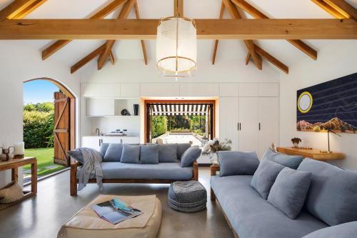 1 king bed, 2 sofa beds