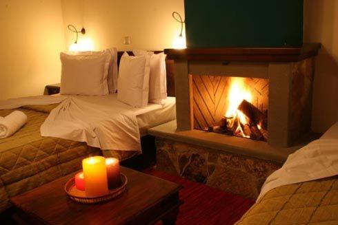 1 double bed, 1 twin bed