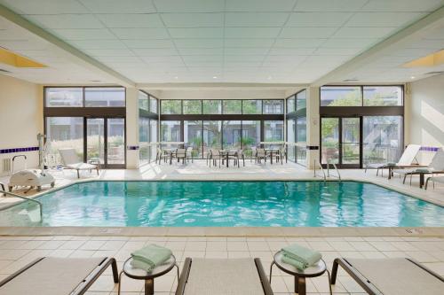 Courtyard Cincinnati Blue Ash - image 14